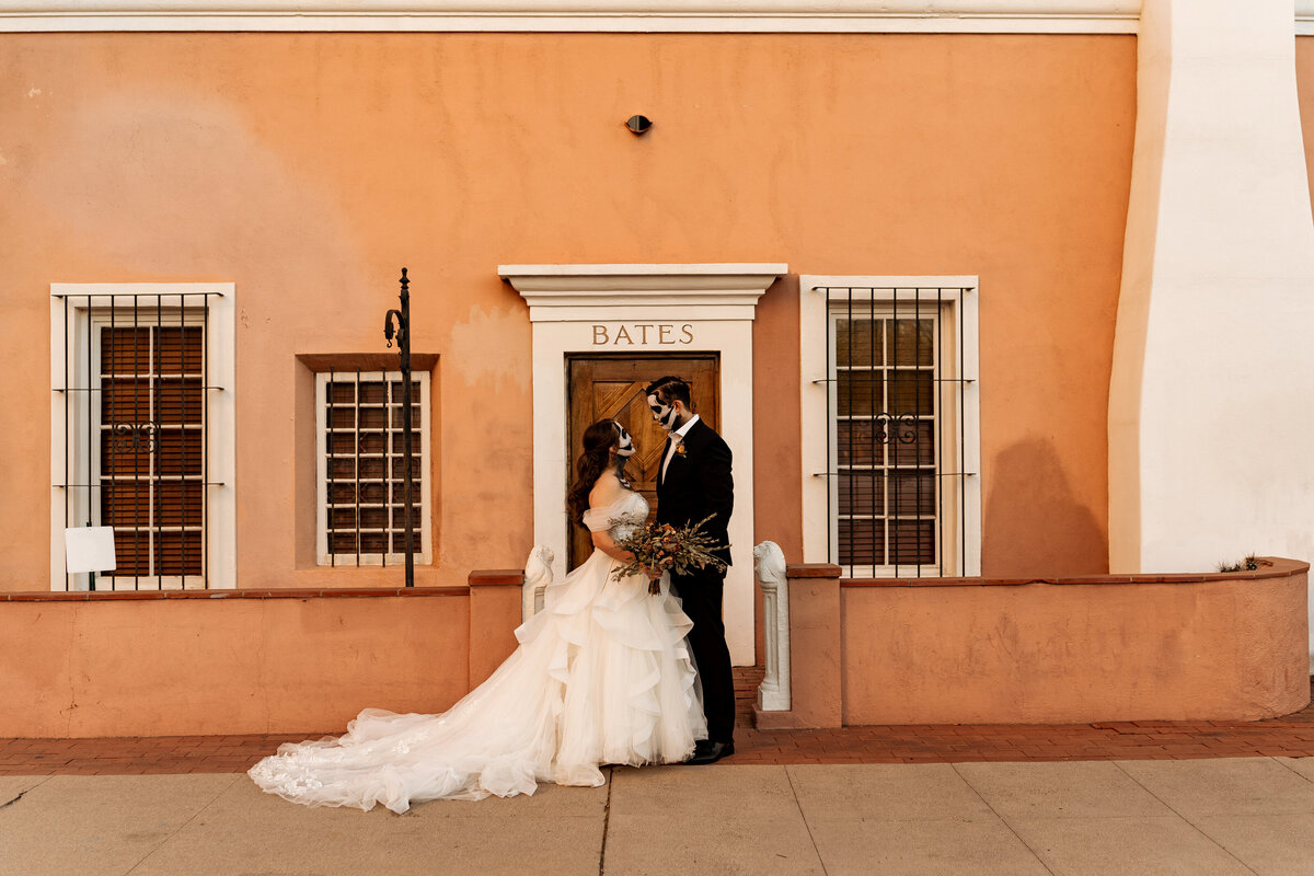 bates mansion tucson arizona halloween wedding photos (1)