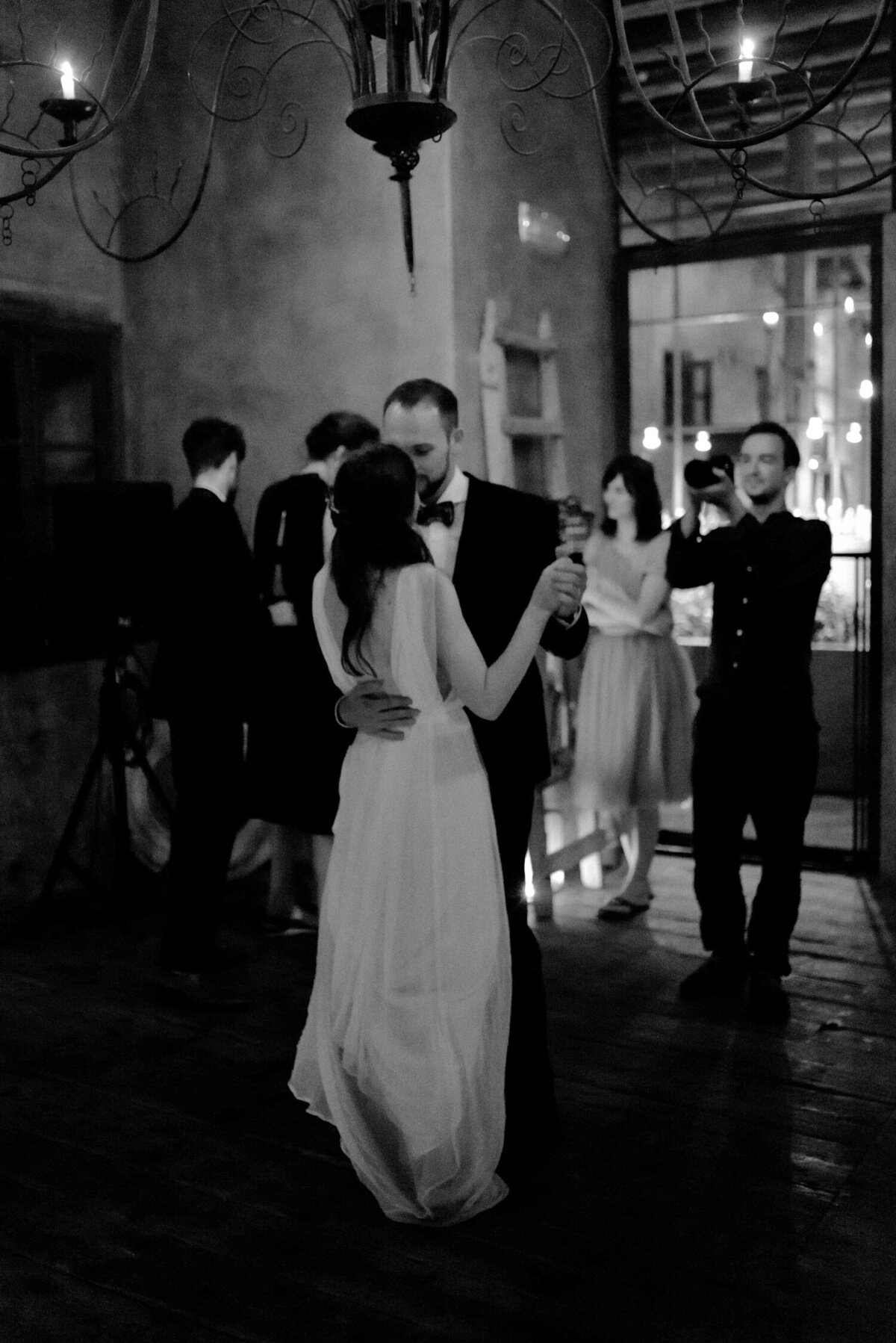 146_Italy_Luxury_Wedding_Photographer (288 von 302)_Flora and Grace is a luxury wedding at photographer in Italy. Discover this luxury wedding in a Fine Art style  at Locanda Rosa Rosae. 