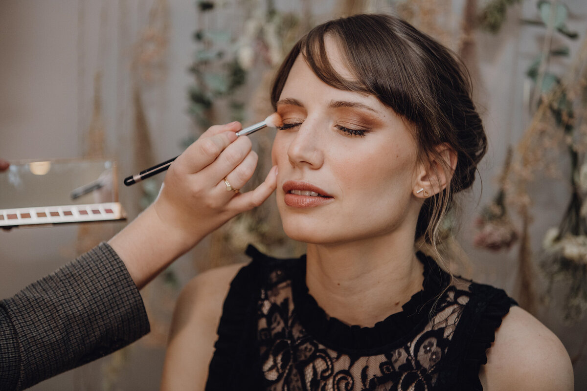 Sarah Schöb_Makeup_Artist_Schweiz_Styling_Ostschweiz_Hochzeitsmakeup_Hochzeitsfrisur_Mobile_Visagistin_modernes_Styling29_2048px