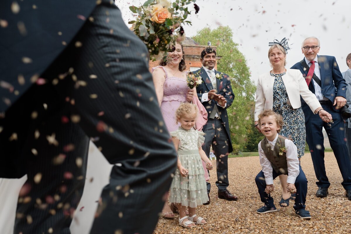 Two-wedding-photographer-team-1029