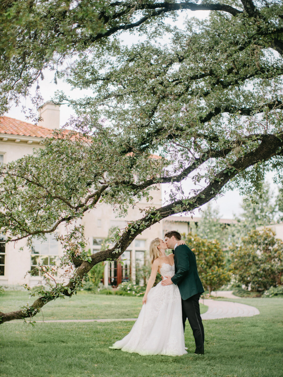 commodore-perry-estate-wedding-portrait-ideas