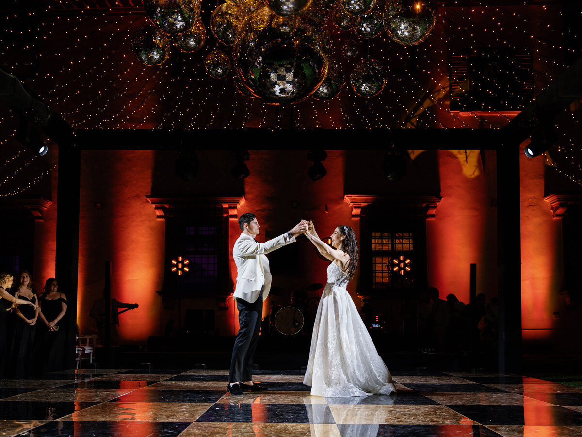 189-Romantic-First-Dance-at-Villa-Corsini-Italy