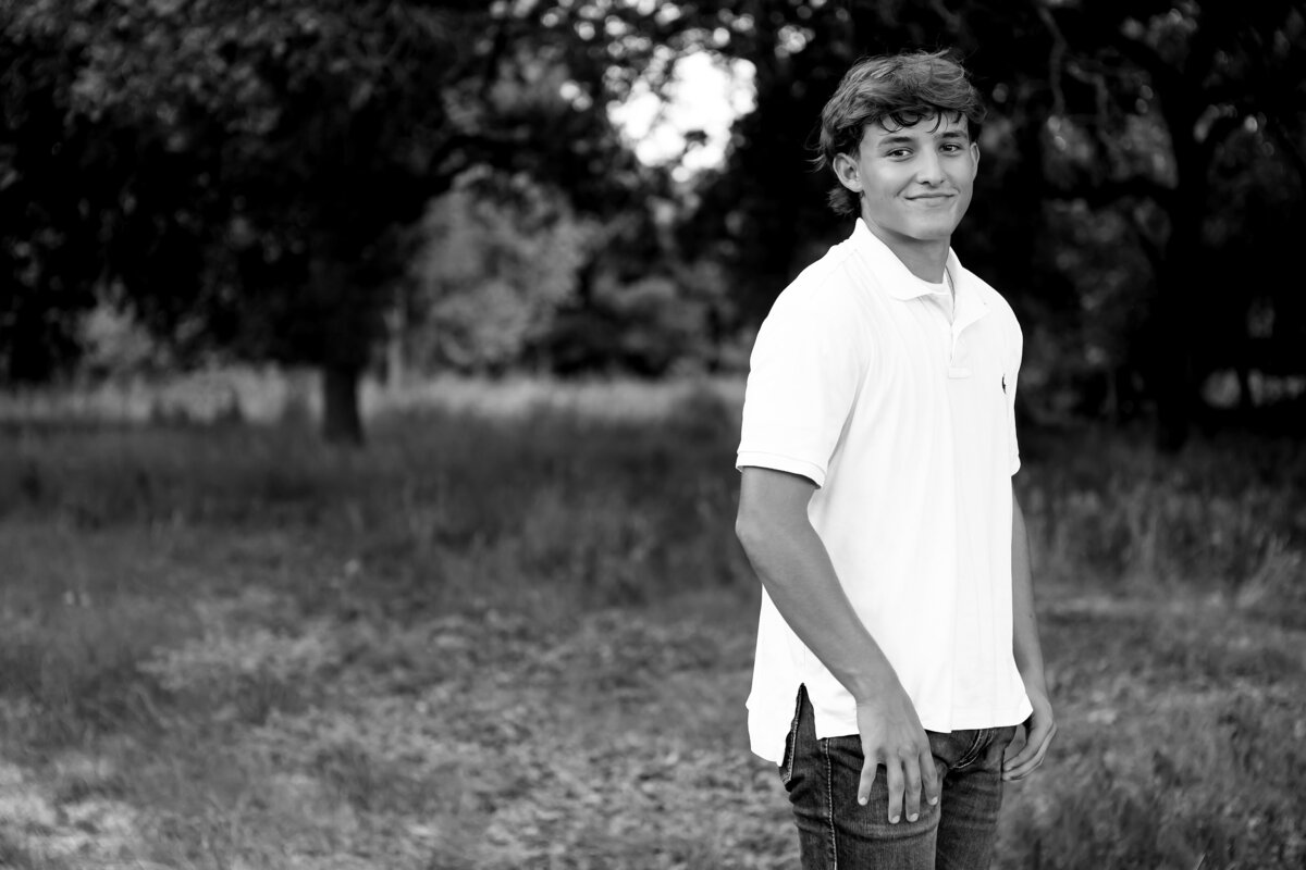 Fort Worth Senior Photographer-1V5A4031-Edit copy bw