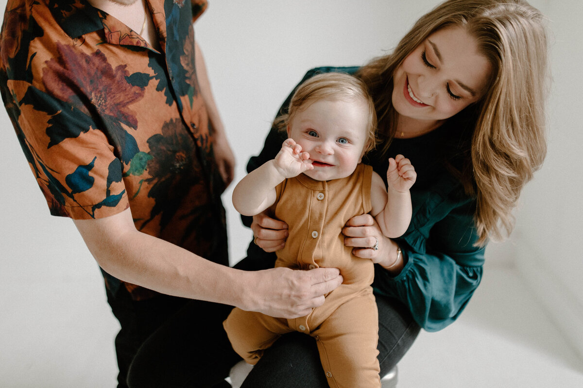 Studio415-Studio-Family-Portraits-JessCollectiveCo-Photography (11)