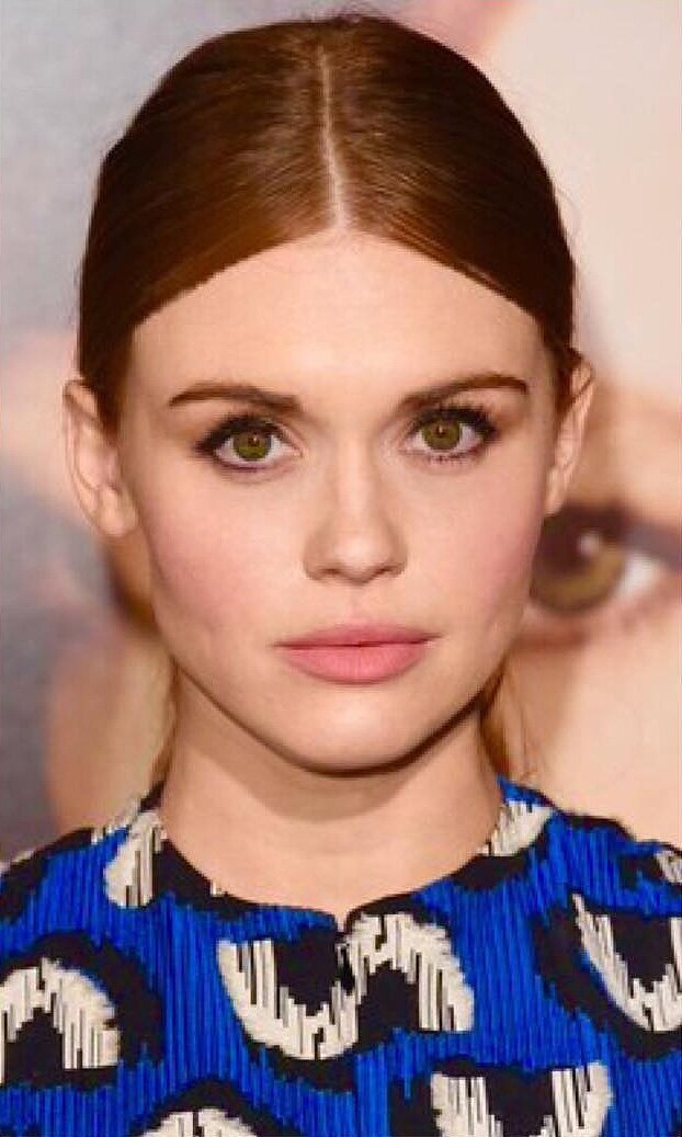 Holland Roden in a blue patterned pantsuit and eye liner
