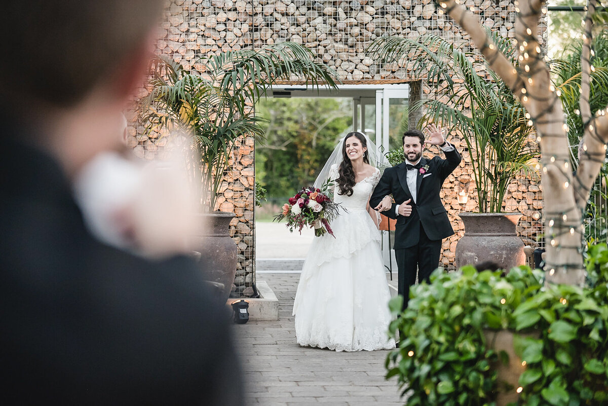 An elegant black tie garden wedding at Planterra Conservatory in West Bloomfield Michigan provided by top rated Metro Detroit wedding photographer Kari Dawson17