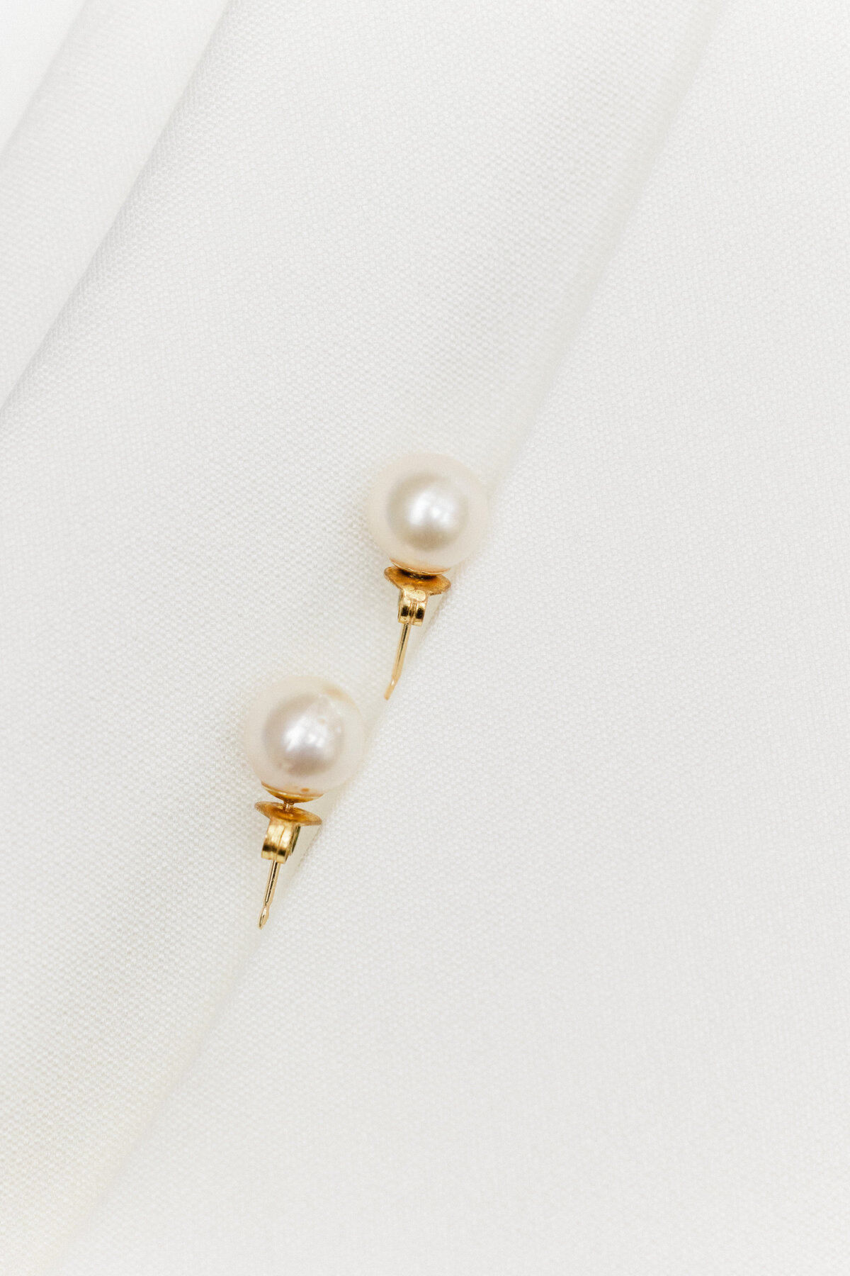 09-peal-earrings-for-bride