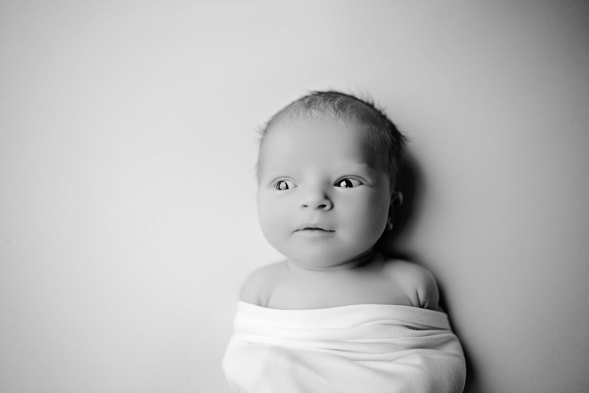 best Cave Springs newborn photographer, baby portrait studio near me Bentonville AR, newborn photography packages