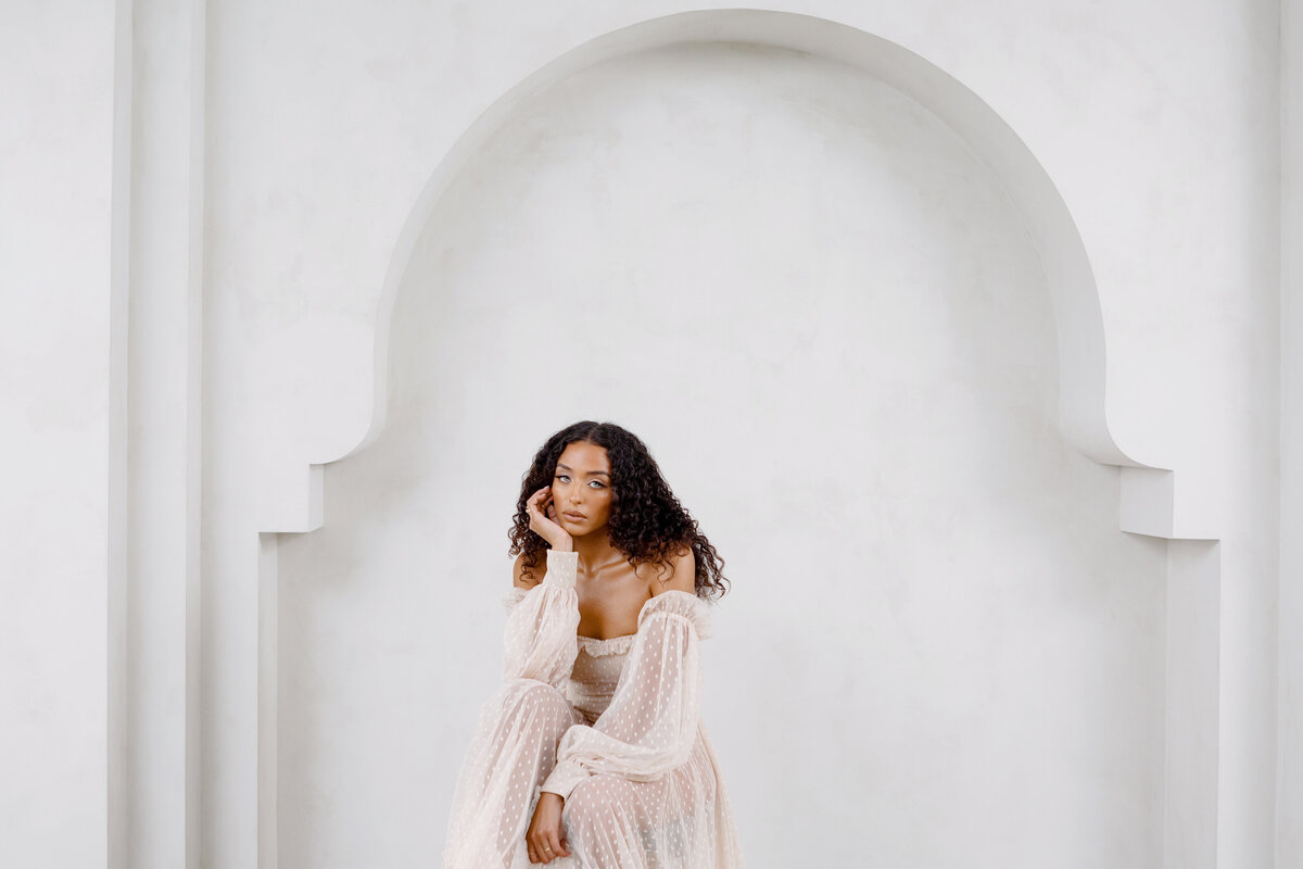 Photo of a model in Ayven Loft studio in Oak studio