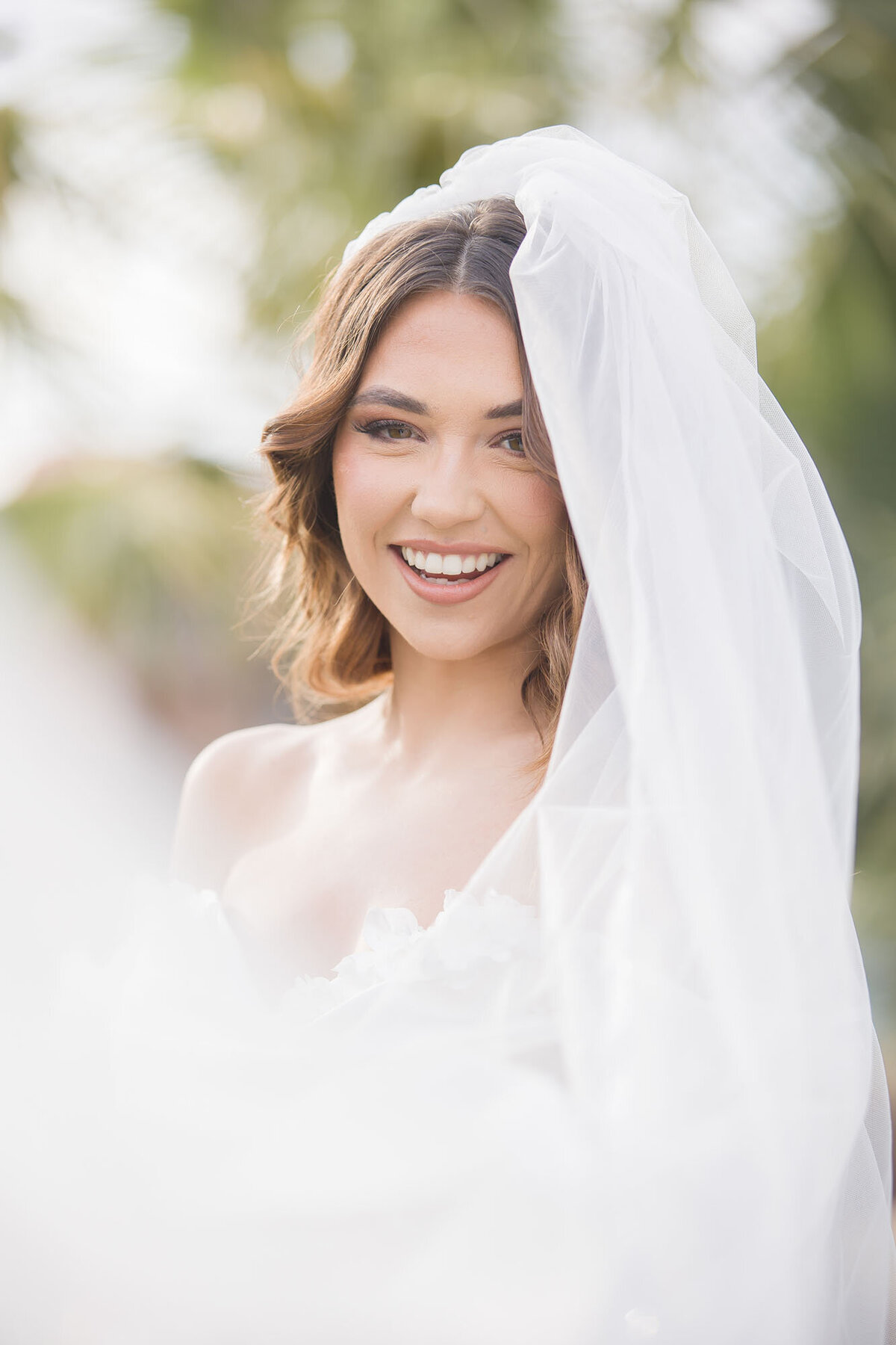 Beautiful bride with a long veil during her las vegas wedding