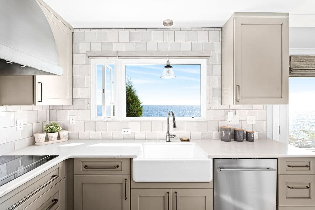 luxury-minnesota-lakeside-kitchen-design (1)
