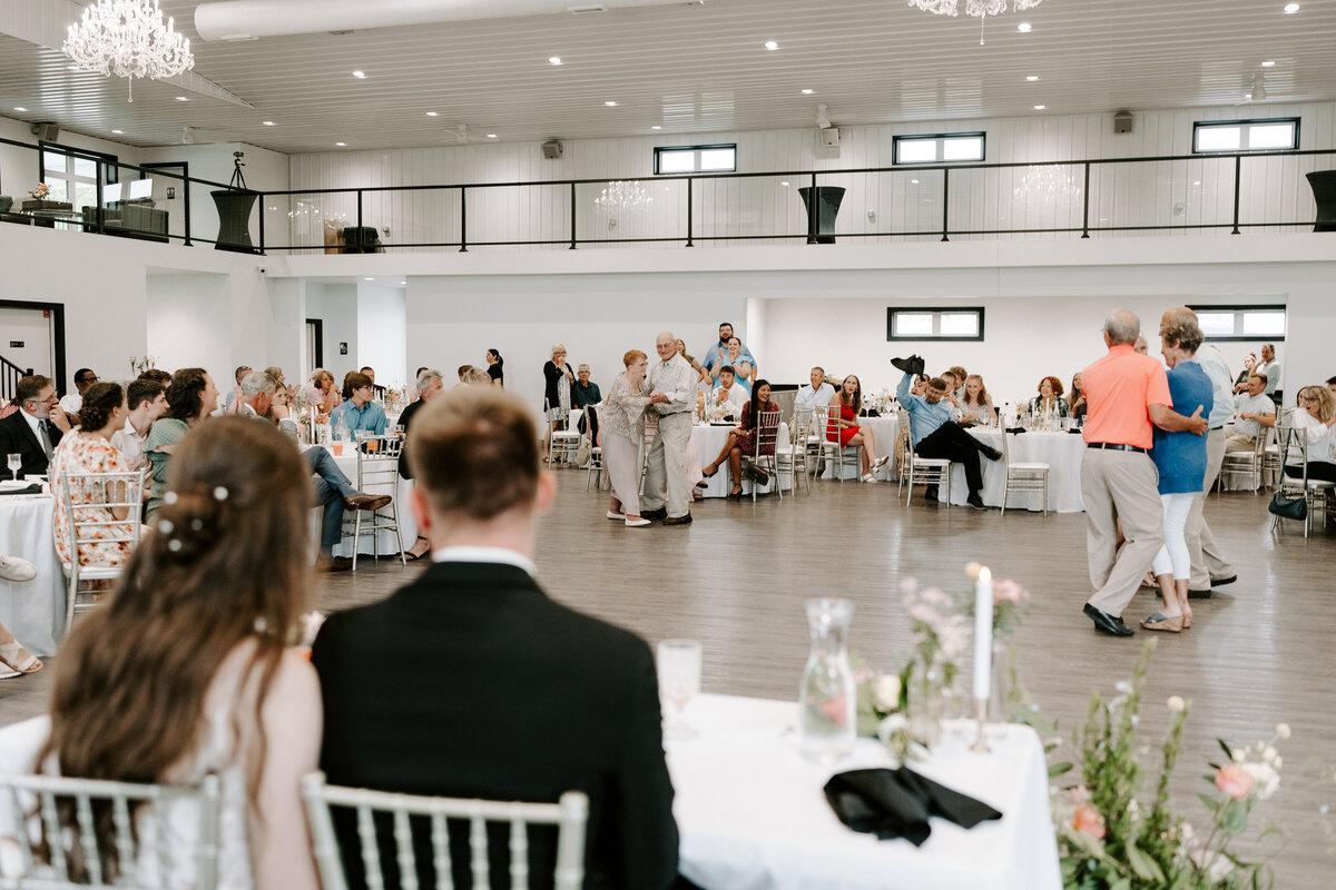kraber-the-gathering-grounds-iowa-wedding-156