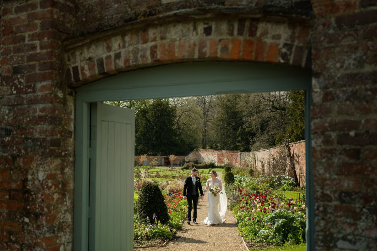 Kelmarsh-Hall-wedding-photos-1076
