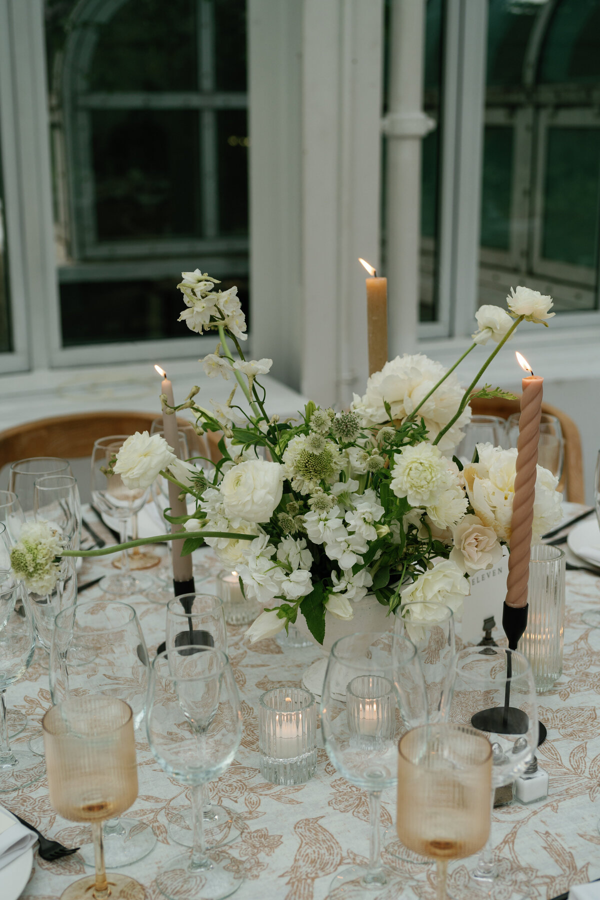 nyc-traditional-floral-centerpieces-black-candle-holder-sarah-brehant-events