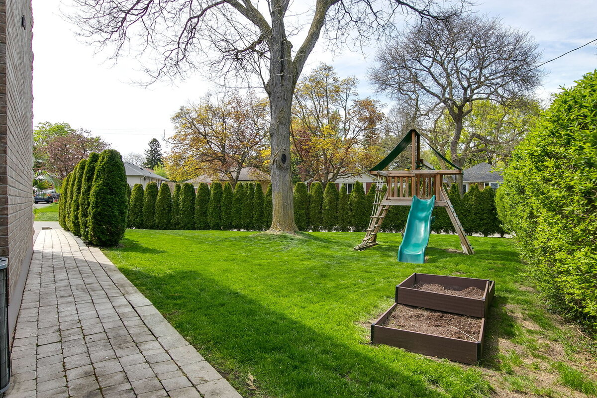 77-web-or-mls-74_013_Backyard