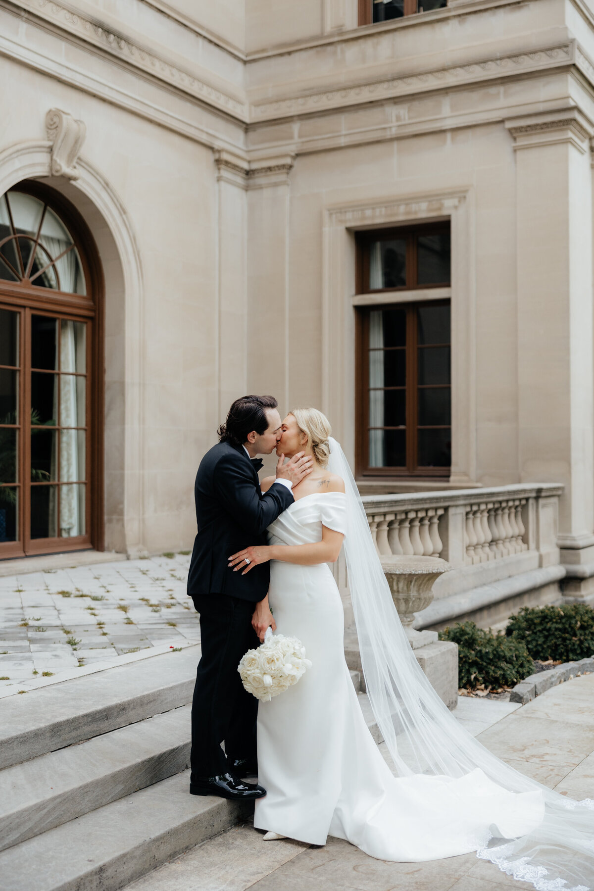 Classy-Buffalo-Timeless-Wedding-7
