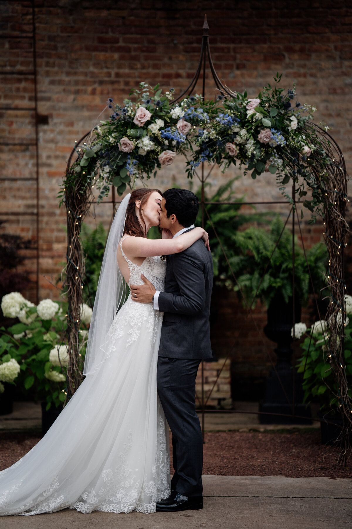 Millennium-Moments_Chicago-Wedding-Photographer_Blumen-Gardens-Wedding_Sycamore-Illinois-Wedding-84