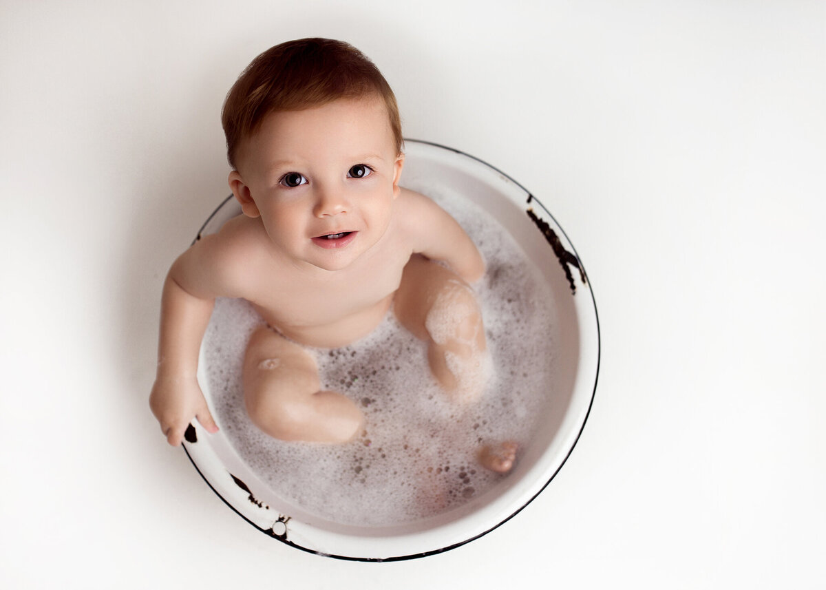 Best Edmonton Baby and Cake Smash Photography_Kelsie Kelly Photographer 2024 (16)