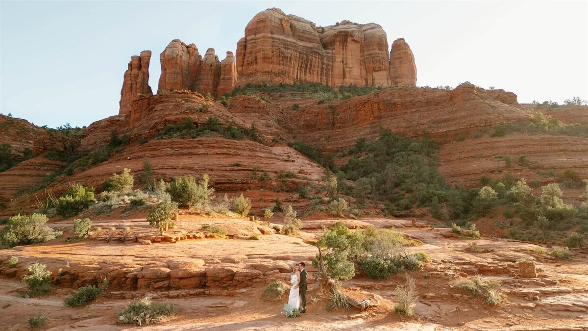 tinted-events-design-and-planning-sedona-wedding-portrait-drone-photography-memories-by-lindsay-destination-wedding-planning