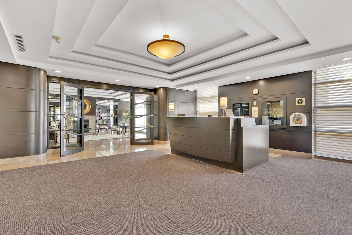 28. Lobby