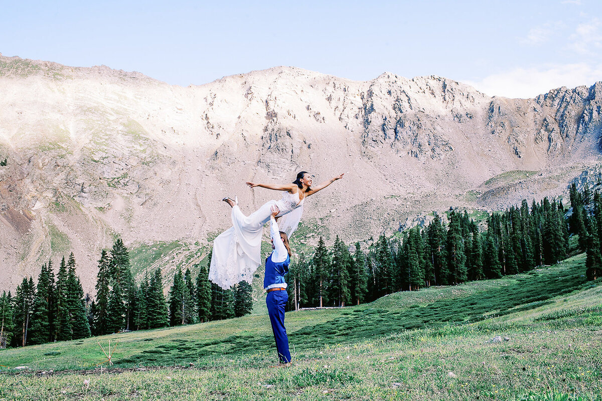 black-mountain-lodge-wedding-couple-8