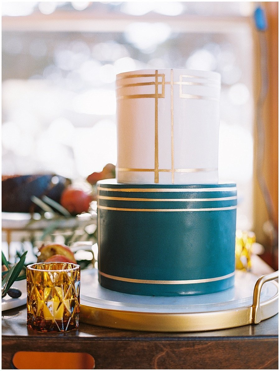 White and Teal Art Deco Wedding Cake © Bonnie Sen Photography