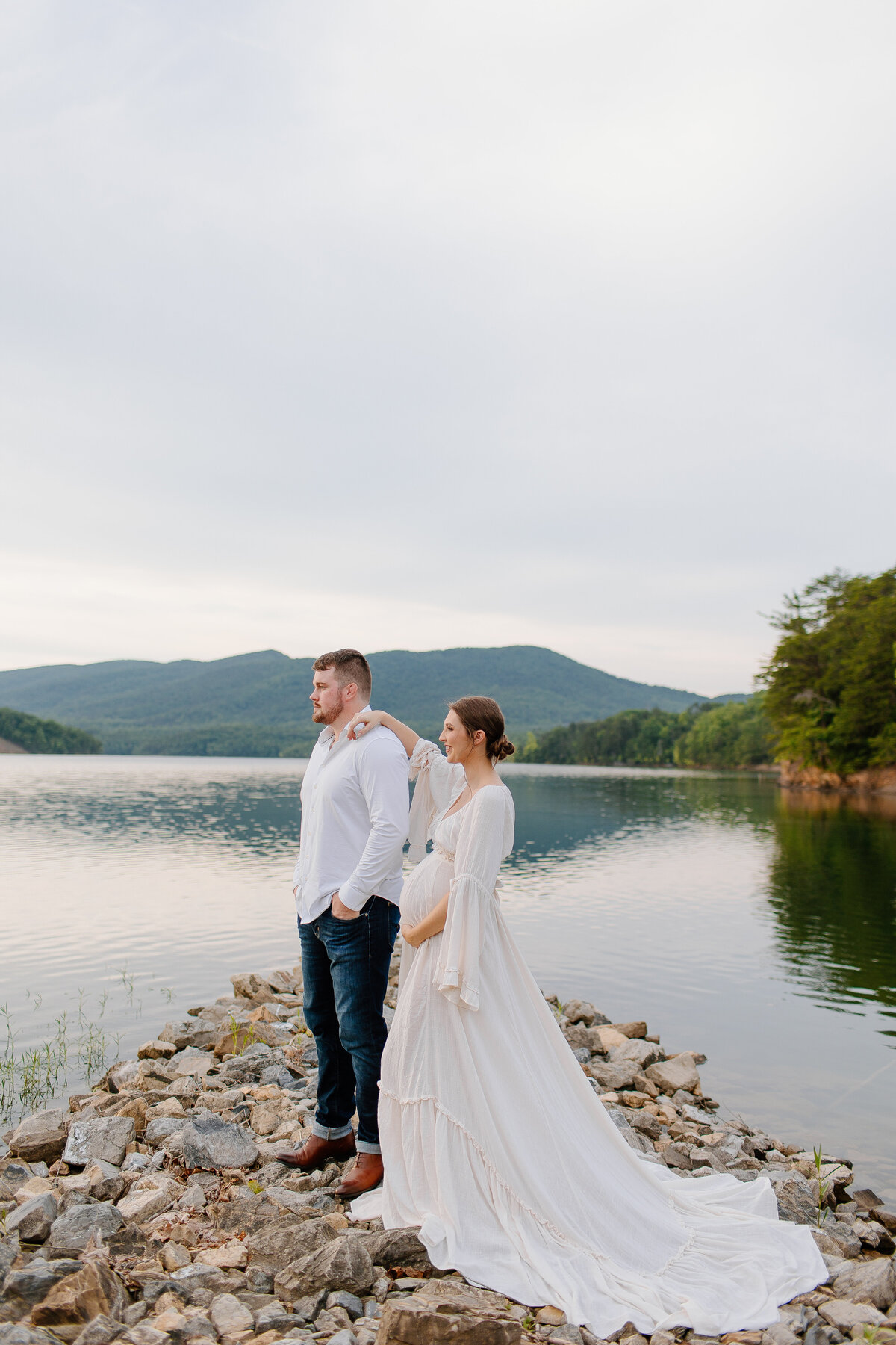 Documentary-Maternity-Session-at-Carvins-Cove-RJ-25