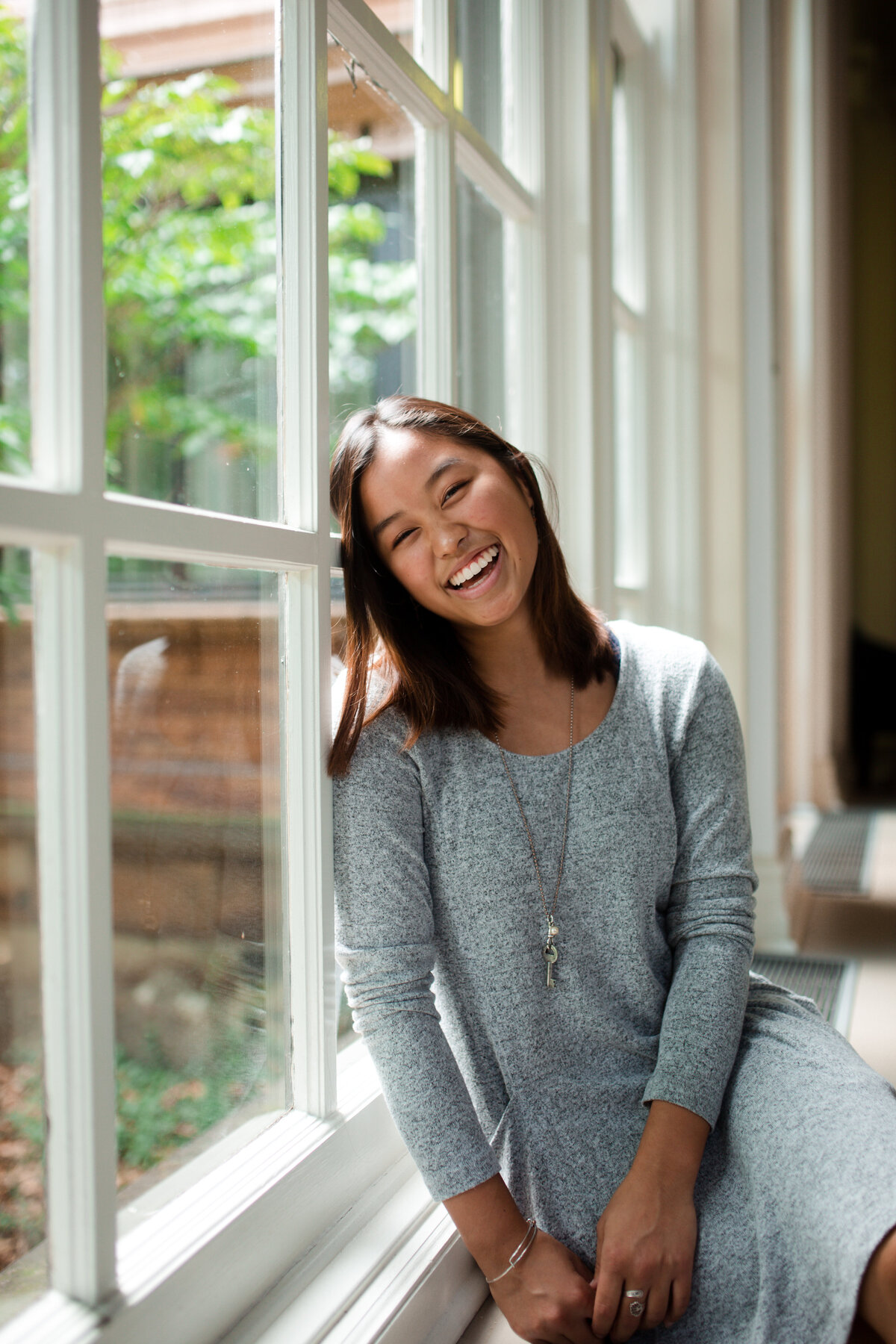 laughing-senior-photo-pittsburgh