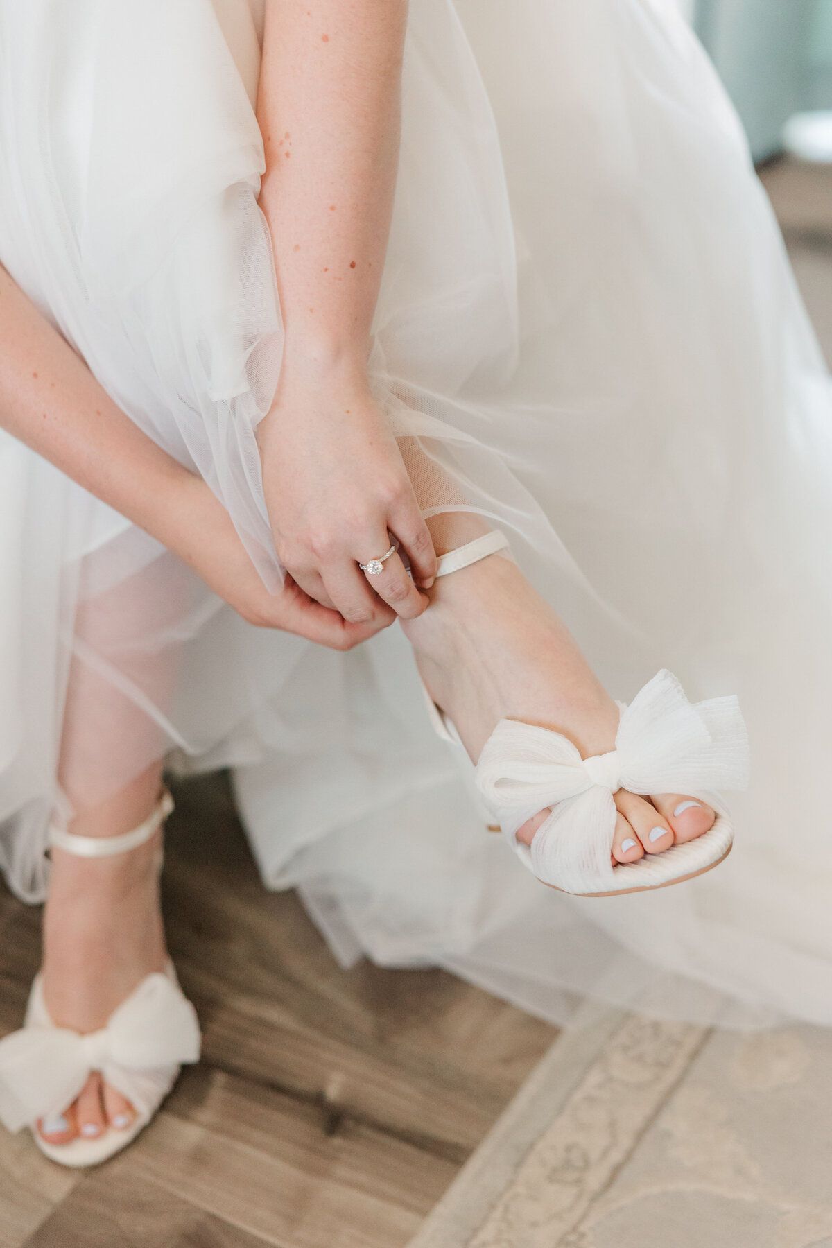 bride-putting-on-shoes-1
