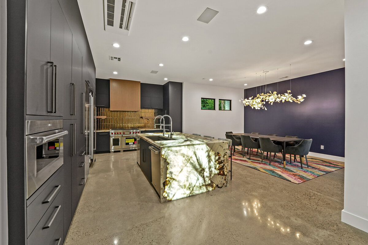 1518 Thornton Road Houston, TX 77018 10