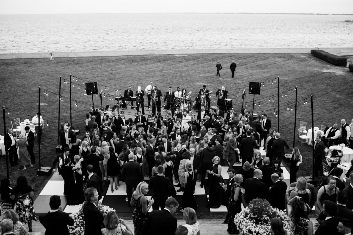 Niki Marie Photography Classic Timeless Wedding Photographer Detroit Michigan Chicago Illinois New York New Destination Travel Fine Art High End Luxury Wedding Engagement Elopement Photo Black White Elegant Traveling Travel City18