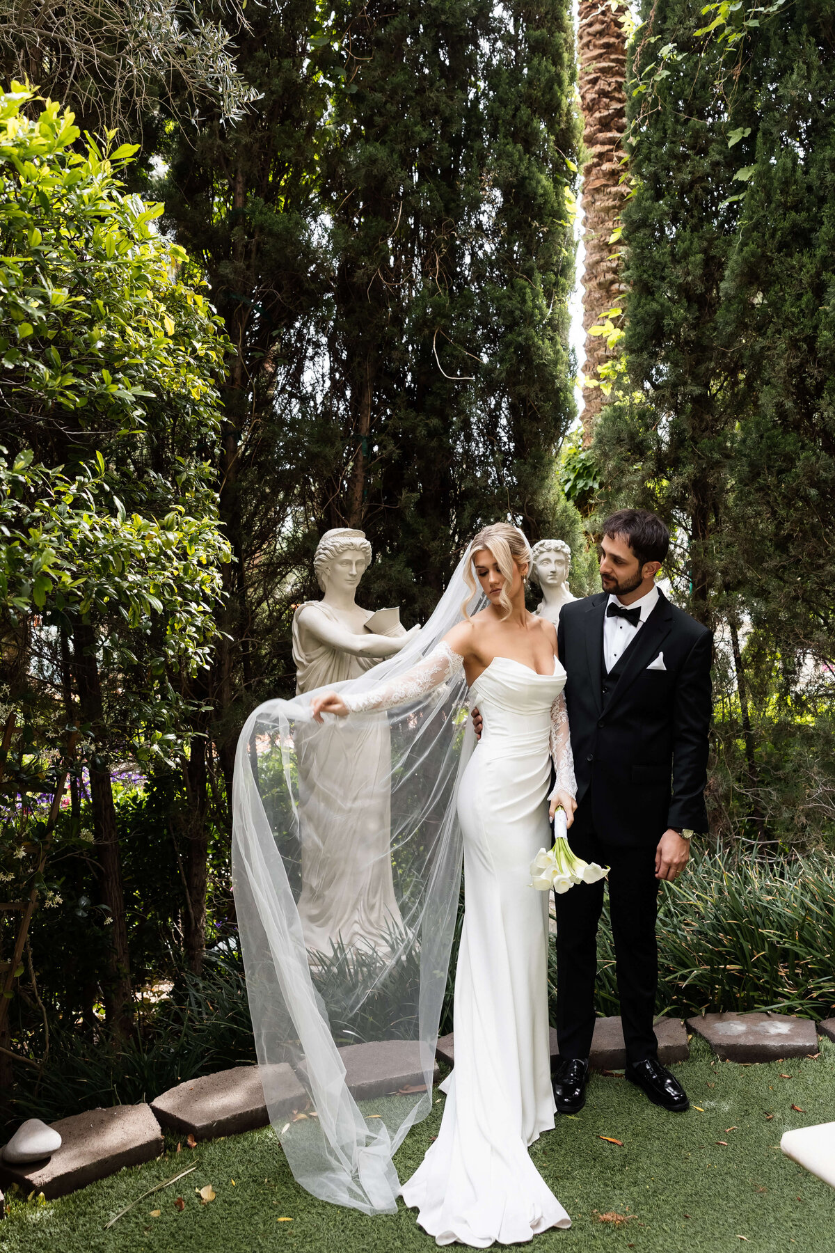 41_riskyexposure_maddie-noah_las-vegas-elopement-photography