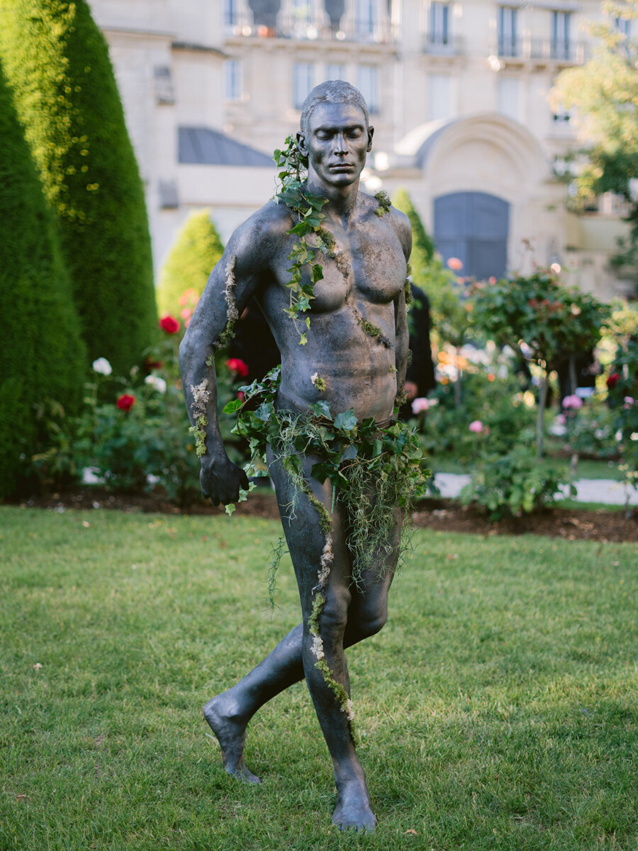 Musee Rodin Wedding by Alejandra Poupel Events Human statue 