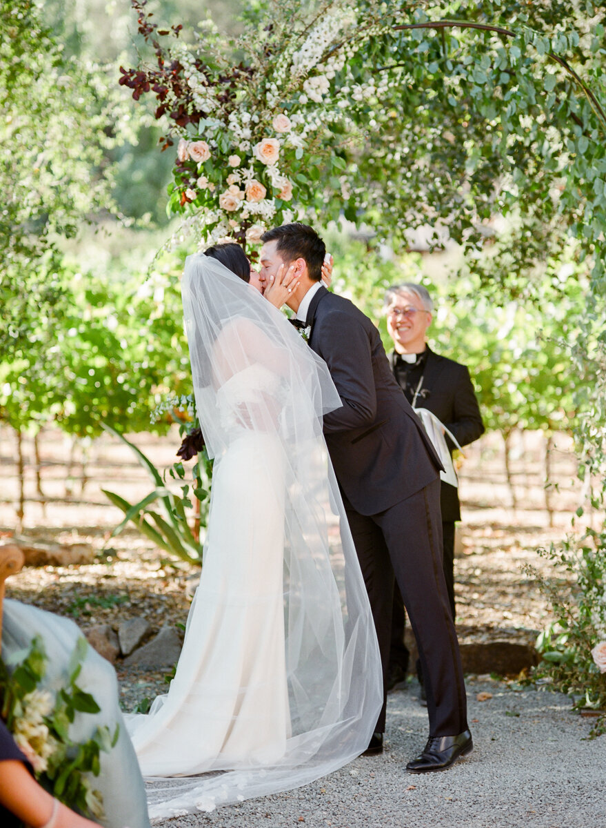 Korean-pyebaek-wedding-napa-wine-country-photographer-the-dejaureguis-erin-hearts-court-0025