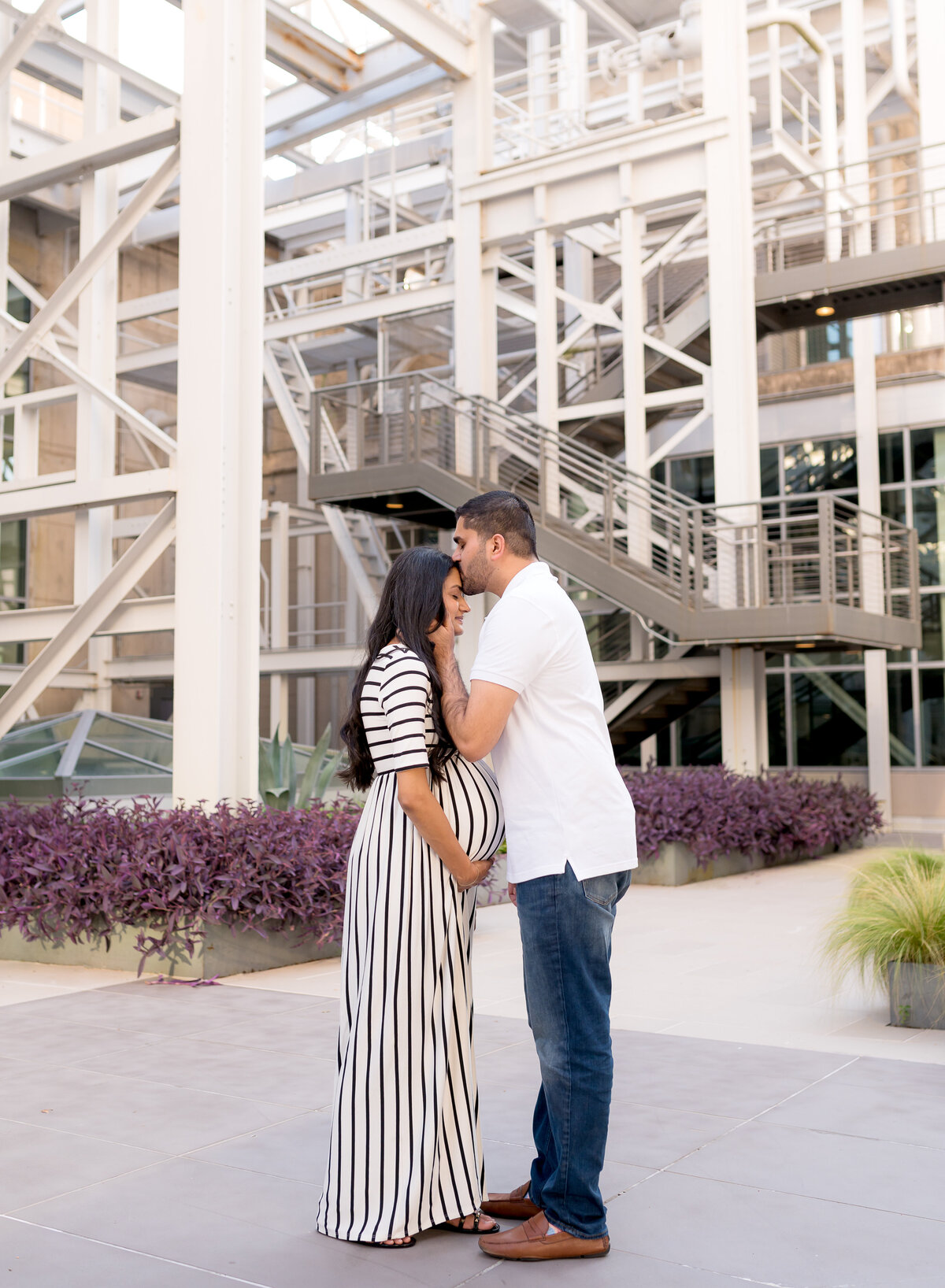 Downtown-Austin-Maternity-Photoshoot-2