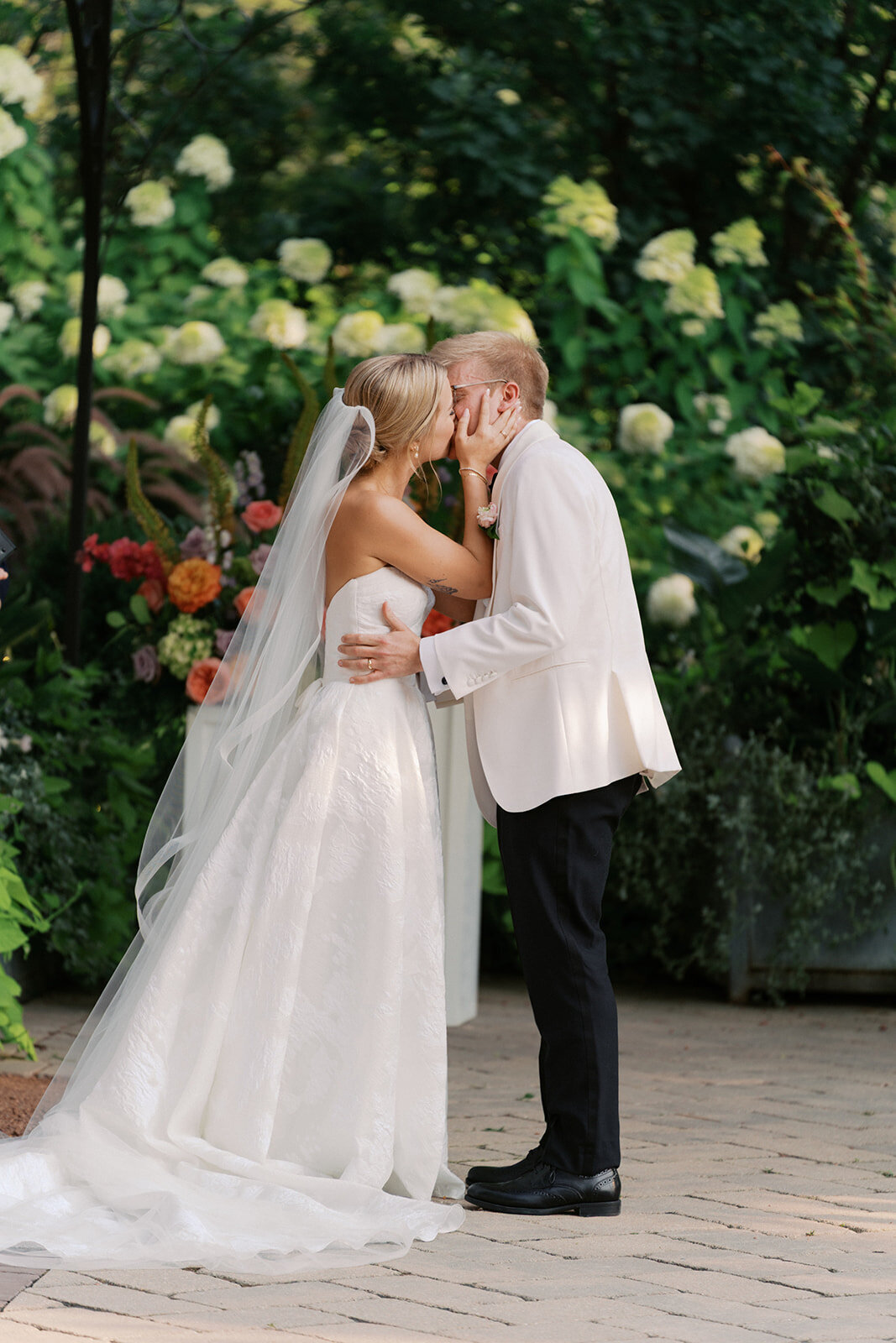 ian-rempel-photography-courtney-charlie-wedding-photos-835