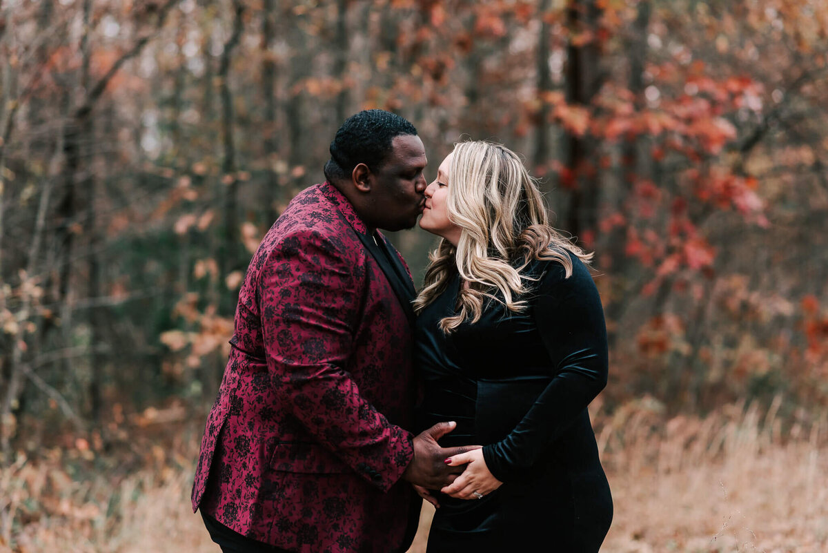 A couple holding her bump and kissing by Denise Van, a northern Virginia Maternity photographer