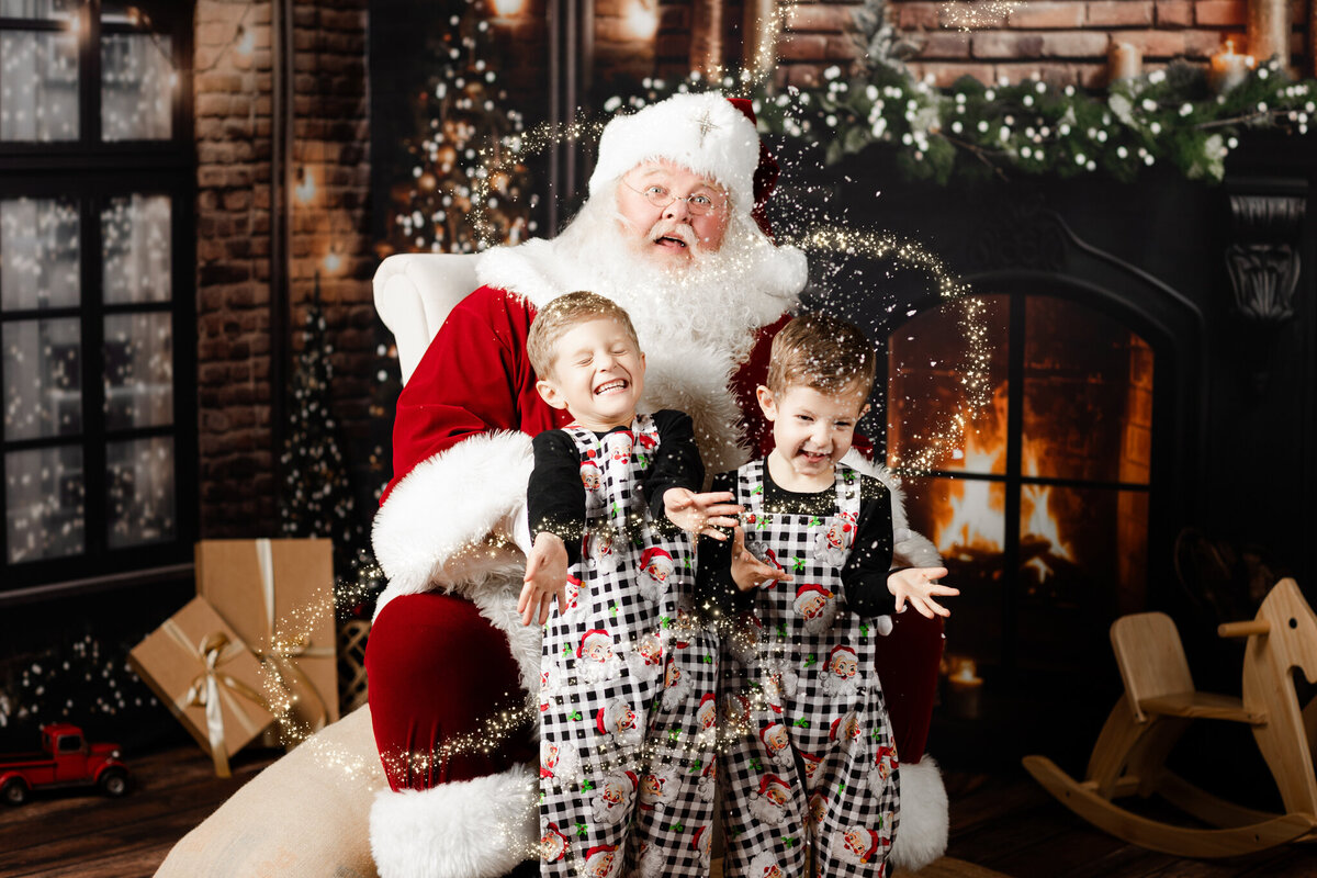 Best NWA holiday photographer, holiday portraits near me, Northwest Arkansas holiday photography, NW Arkansas holiday photos, NWA santa photos