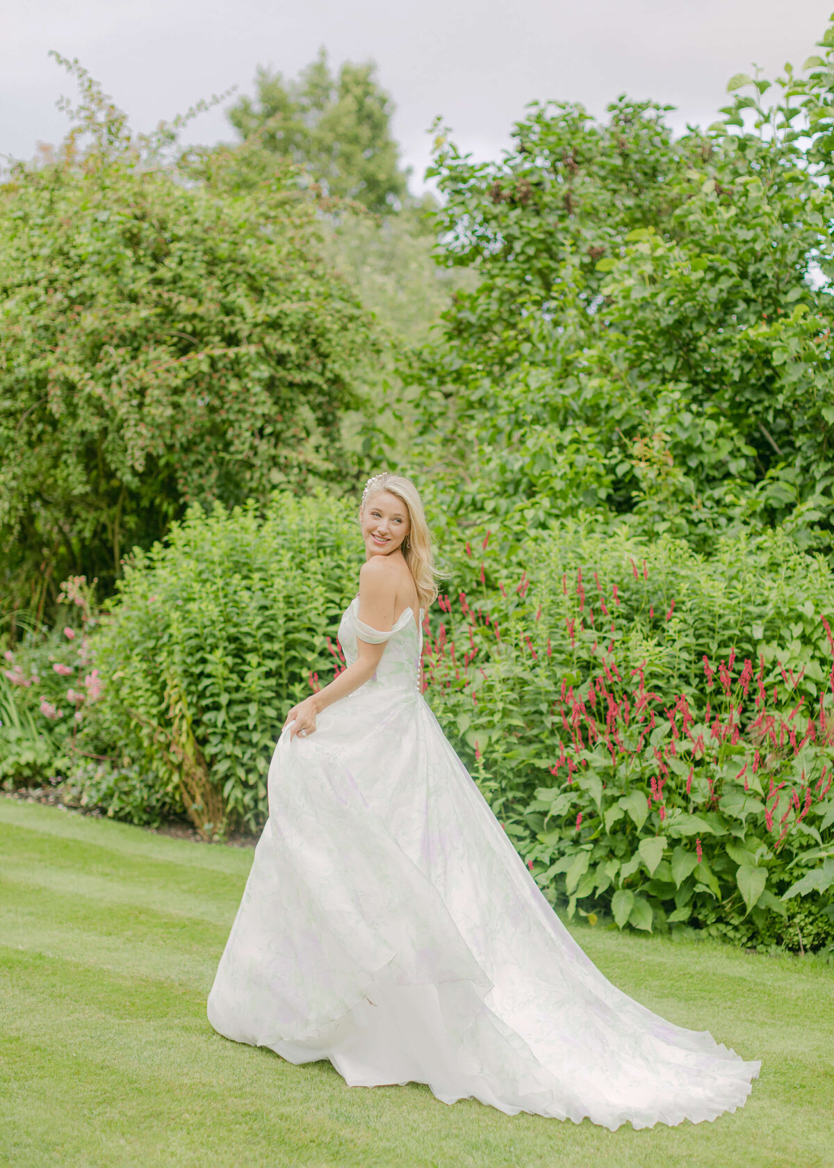 chloe-winstanley-weddings-hambleden-suzanne-neville-dress