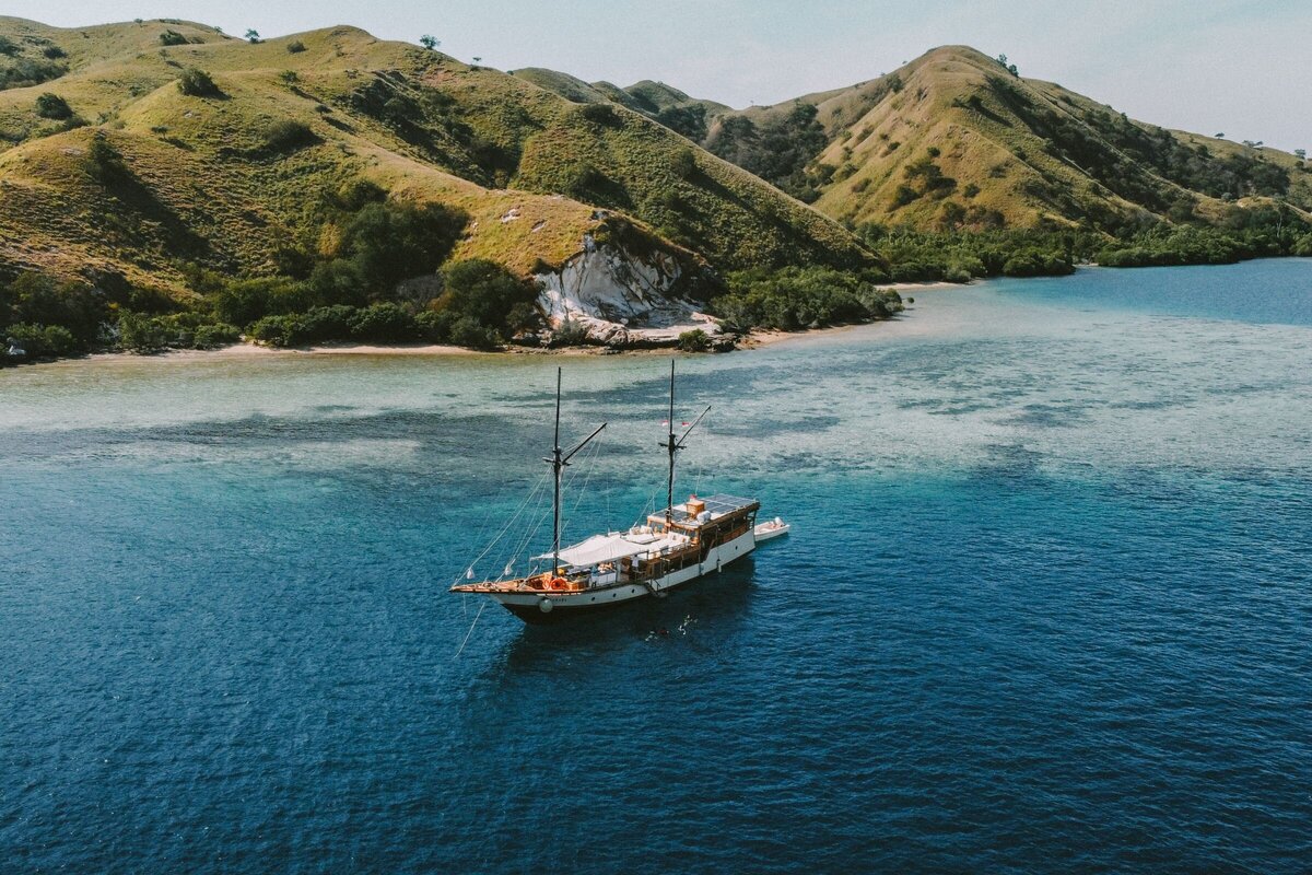 Samara-II-Luxury-Yacht-Indonesia-23