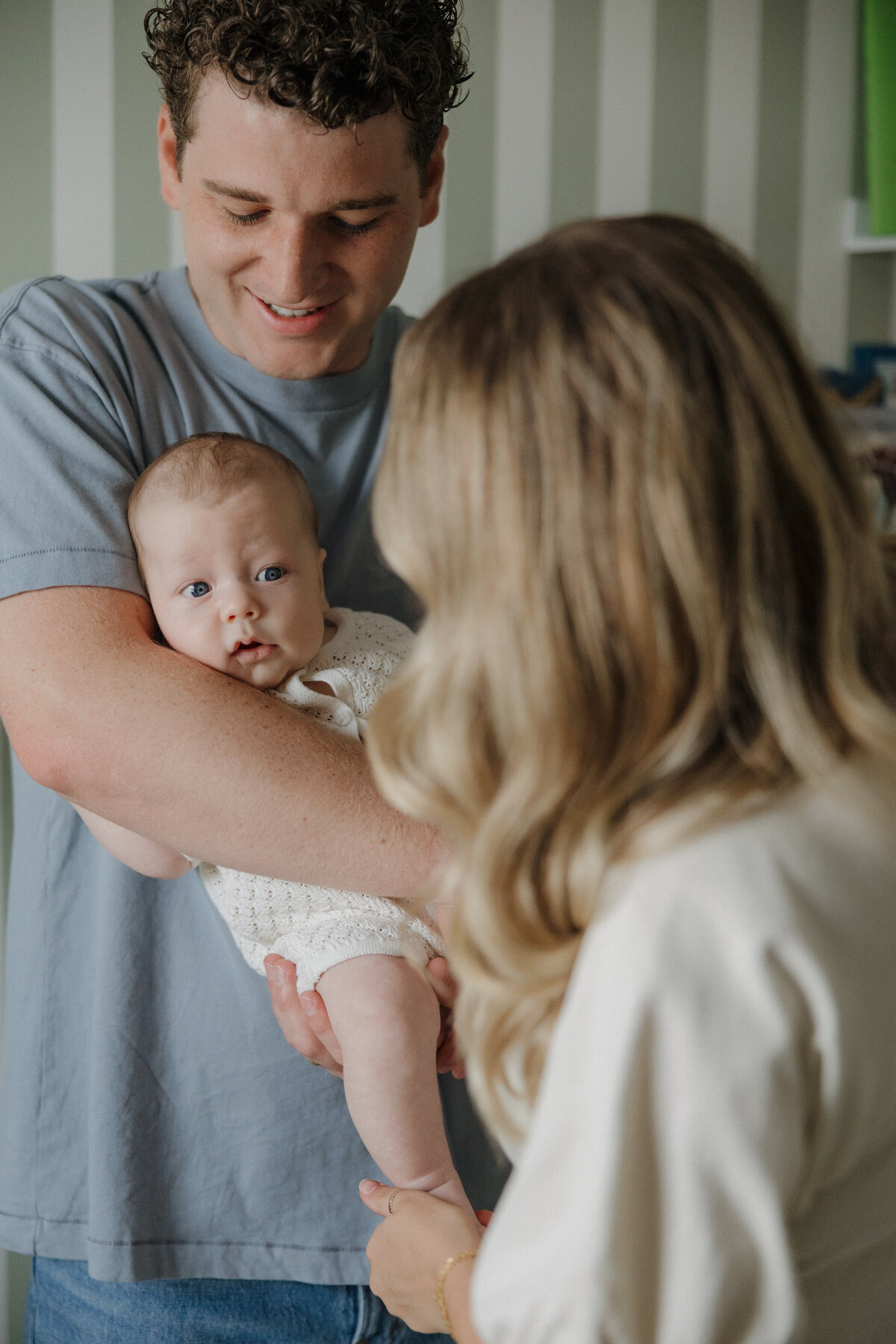 Indianapolis lifestyle family photographer newborn portrait