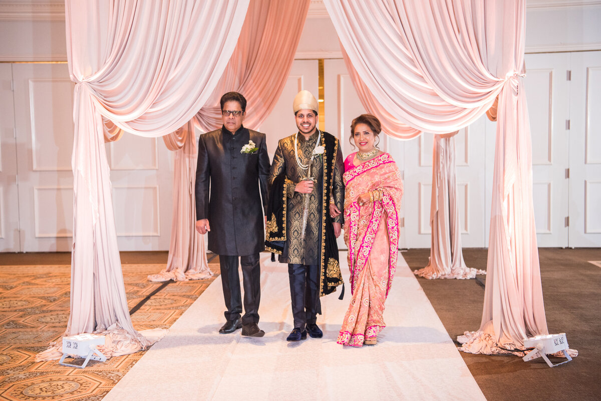 Maha_Studios_Chicago_Wedding_Photography_Drury Lane_ Oakbrook_Yanni Designs_ Sabyasachi Bride_18