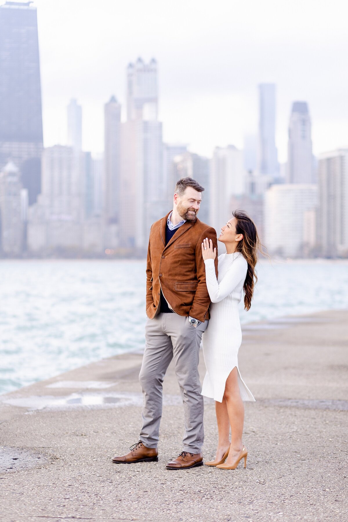 downtown-chicago-fall-engagement-session-jenna-sean_0008
