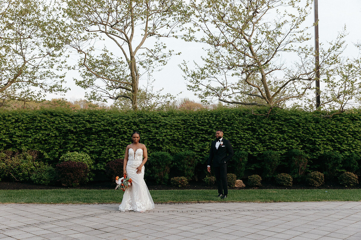 garden-wedding-couple-new-york-darby-saint-photography