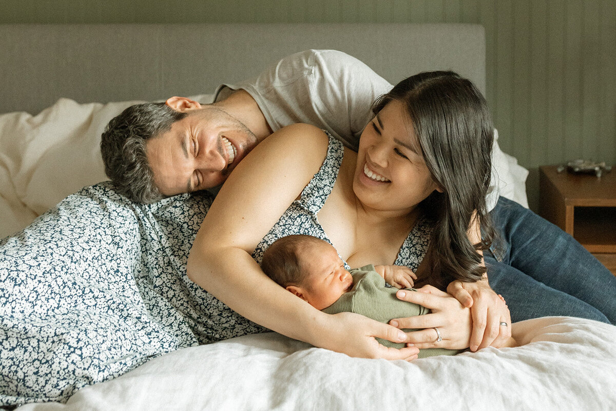 Lauren-Mitchell-Seattle-Washington-In-Home-Newborn-Photographer9