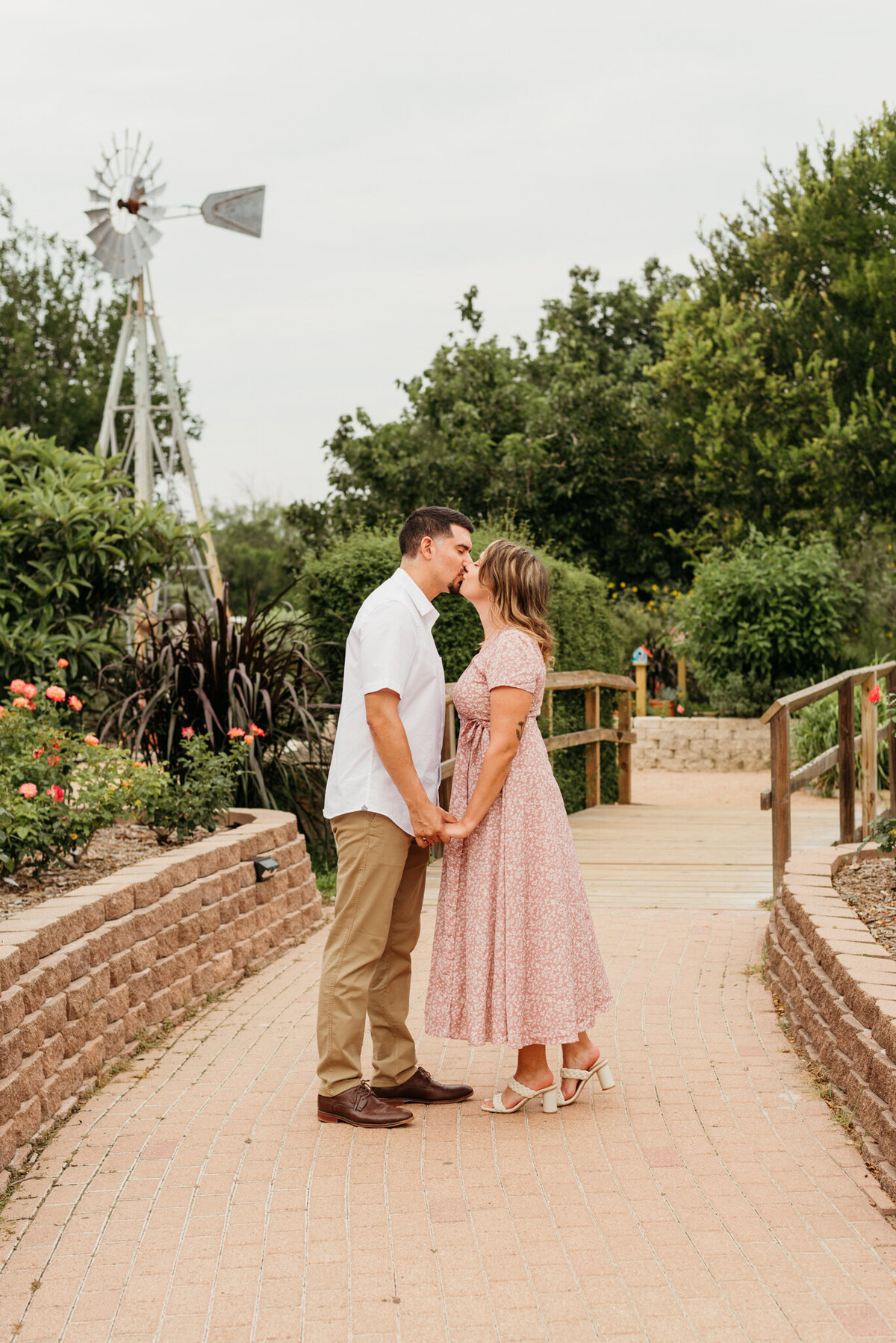 couple at botanical gardens in corpus christi