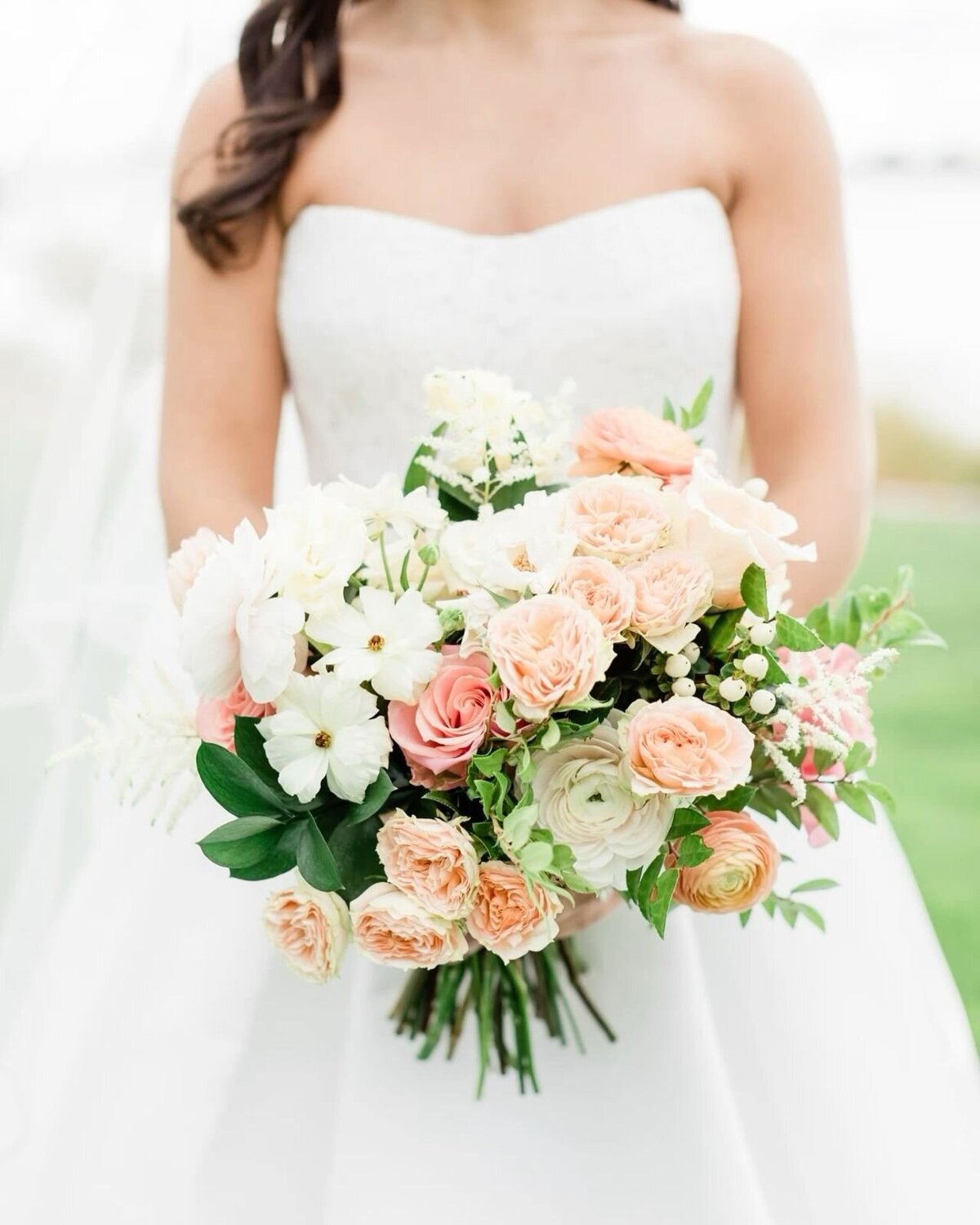 peach-coral-bridal-bouquet