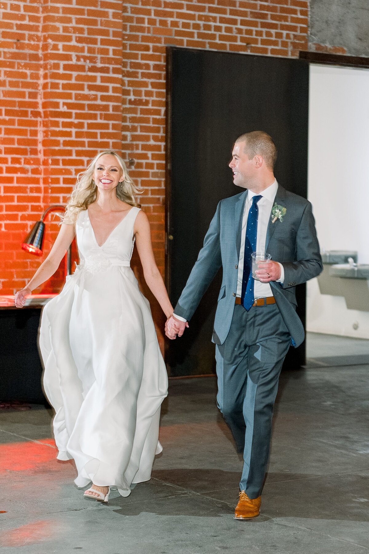 Warehouse-215-wedding-by-Leslie-Ann-Photography-00085