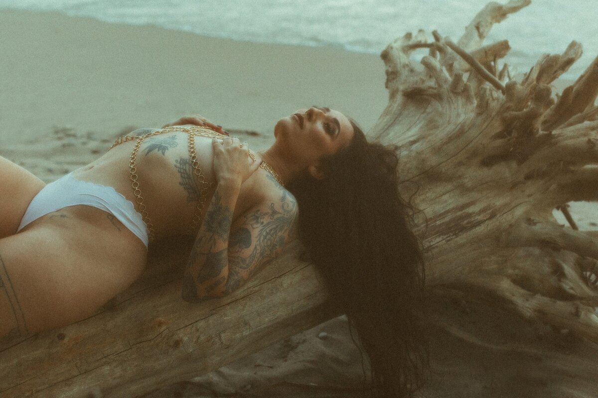 f-Notorious Boudoir CC beach-12-min