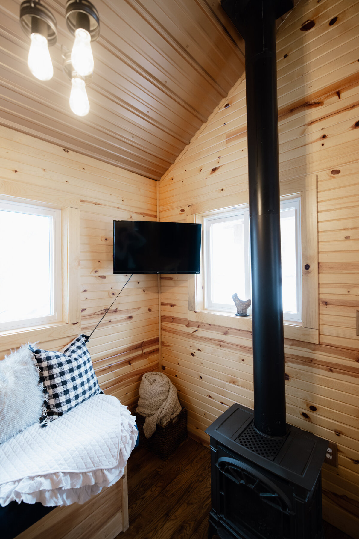 Bear-Ridge-Destination-cozy-cabin-rosie-photo-video-131